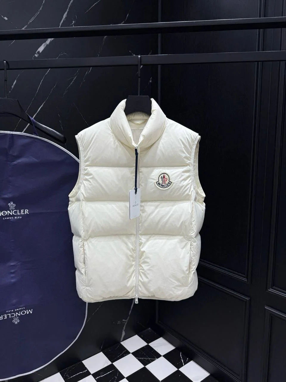 Чоловіча жилетка - Moncler